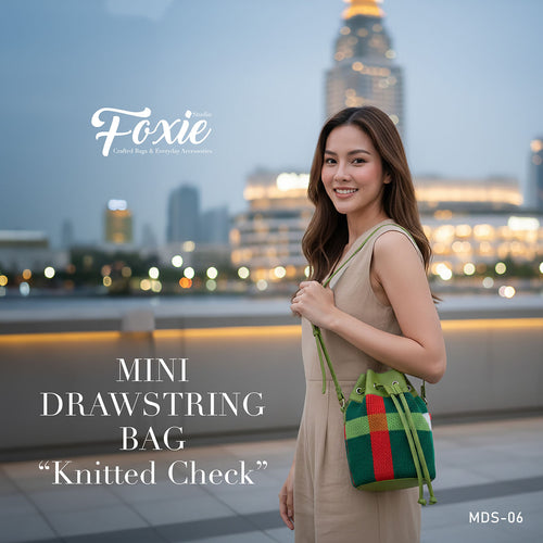 Mini Drawstring Bag : Green Knitted Woolie